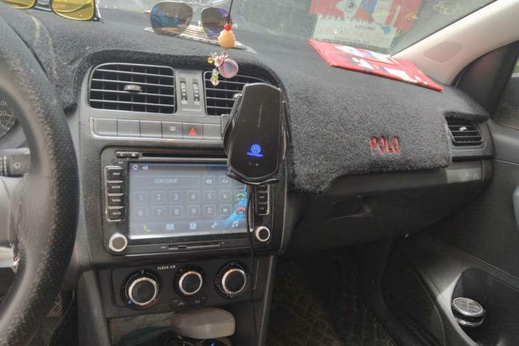 Used Volkswagen Polo 2016 1.4L Manual Fashion Model Audio And AC Panel