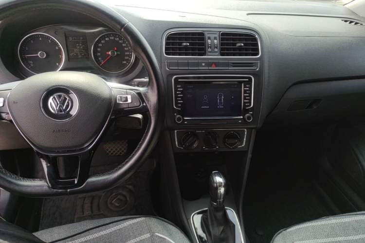 Used Volkswagen Polo 2016 1.6L Automatic Comfort Model Audio And AC Panel