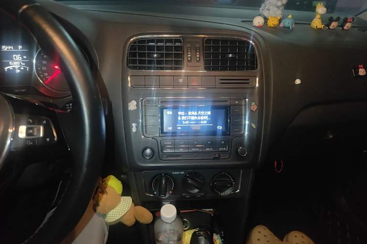 Used Volkswagen Polo 2016 1.6L Automatic Comfort Model Audio And AC Panel