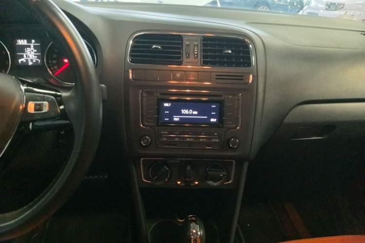 Used Volkswagen Polo 2016 1.6L Automatic Comfort Model Audio And AC Panel