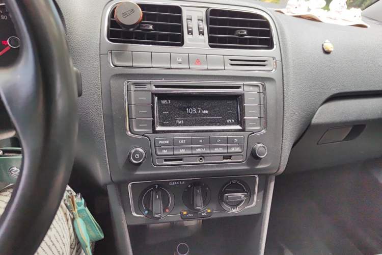 Used Volkswagen Polo 2016 1.6L Automatic Comfort Model Audio And AC Panel