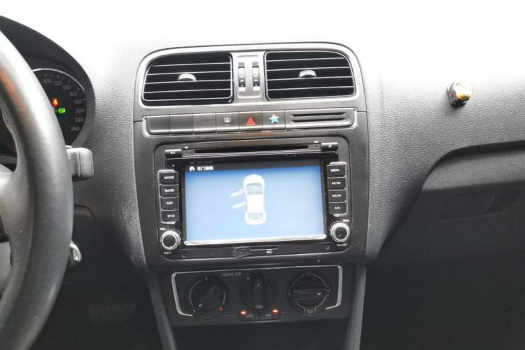 Used Volkswagen Polo 2016 1.6L Automatic Comfort Model Audio And AC Panel