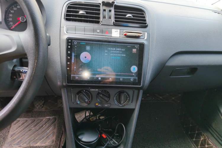 Used Volkswagen Polo 2016 1.4L Manual Fashion Model Audio And AC Panel