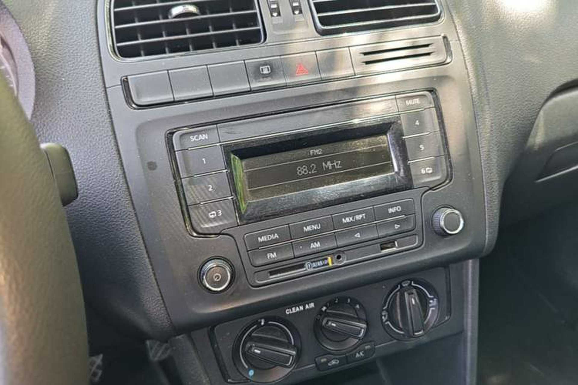 Used Volkswagen Polo 2016 1.4L Manual Fashion Model Audio And AC Panel