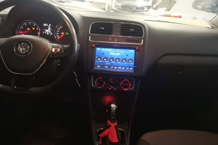 Used Volkswagen Polo 2016 1.6L Automatic Comfort Model Audio And AC Panel