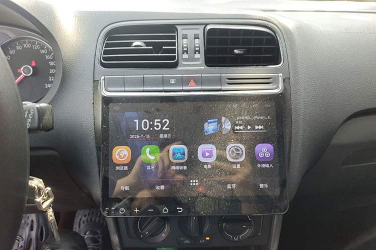 Used Volkswagen Polo 2016 1.4L Manual Fashion Model Audio And AC Panel