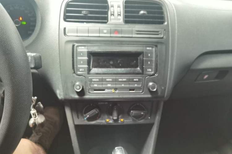 Used Volkswagen Polo 2016 1.4L Automatic Trendy Model Audio And AC Panel