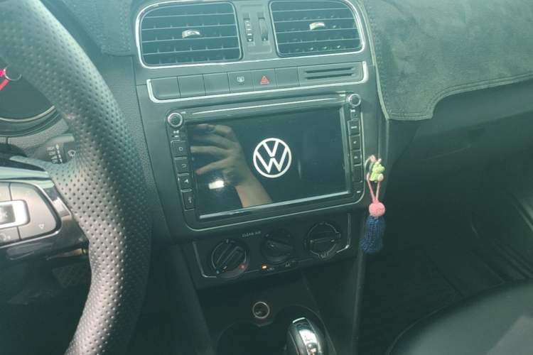Used Volkswagen Polo 2016 1.6L Automatic Comfort Model Audio And AC Panel
