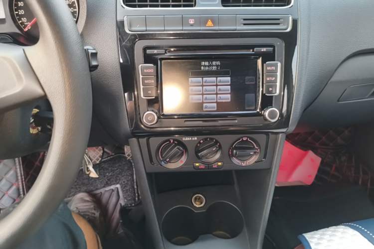 Used Volkswagen Polo 2016 1.4L Manual Fashion Model Audio And AC Panel