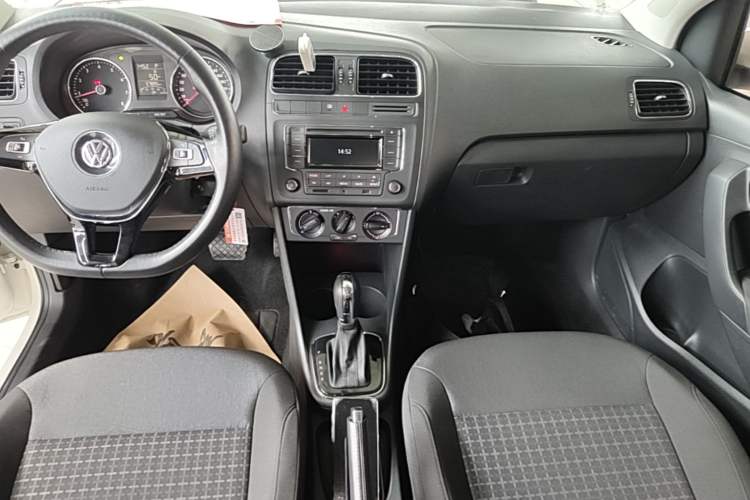 Used Volkswagen Polo 2016 1.6L Automatic Comfort Model Audio And AC Panel