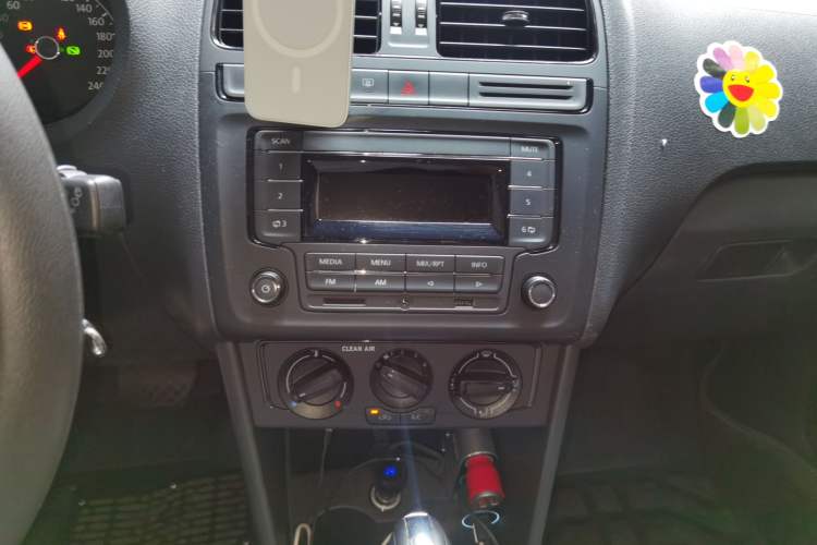 Used Volkswagen Polo 2016 1.4L Automatic Trendy Model Audio And AC Panel