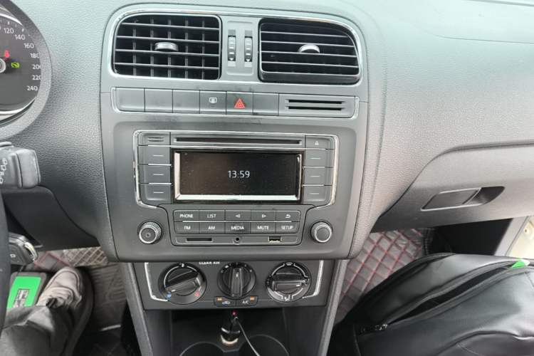 Used Volkswagen Polo 2016 1.6L Automatic Comfort Model Audio And AC Panel