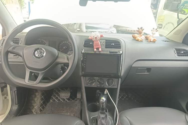 Used Volkswagen Polo 2016 1.4L Automatic Trendy Model Audio And AC Panel