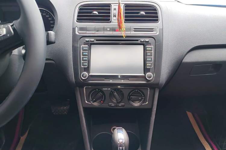 Used Volkswagen Polo 2016 1.6L Automatic Comfort Model Audio And AC Panel