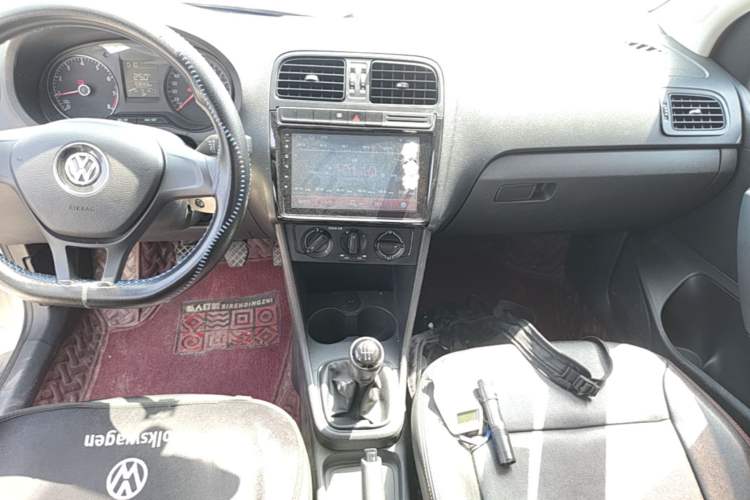 Used Volkswagen Polo 2016 1.4L Manual Fashion Model Audio And AC Panel