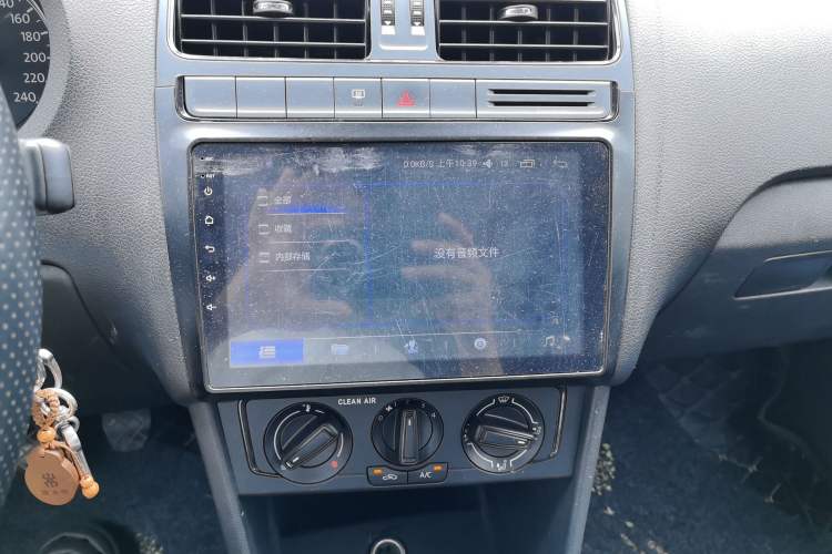 Used Volkswagen Polo 2016 1.4L Manual Fashion Model Audio And AC Panel
