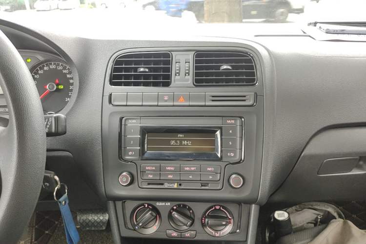 Used Volkswagen Polo 2016 1.4L Automatic Trendy Model Audio And AC Panel