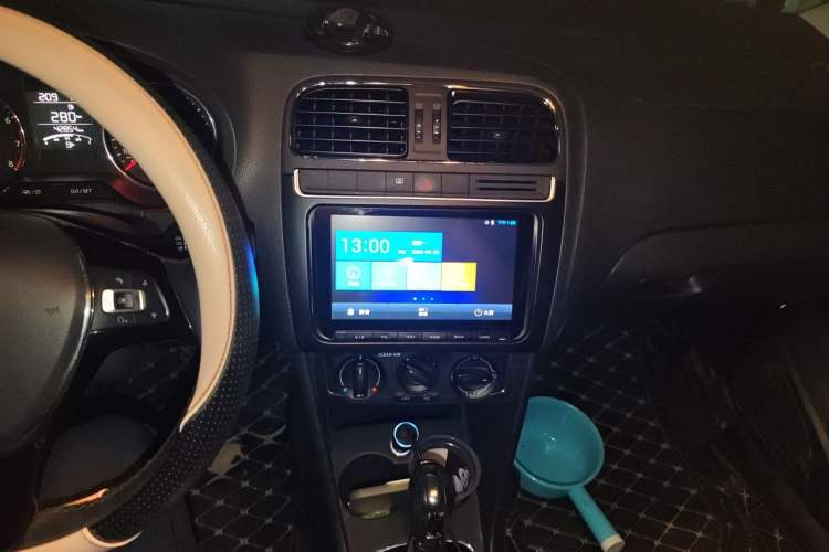 Used Volkswagen Polo 2016 1.6L Automatic Comfort Model Audio And AC Panel