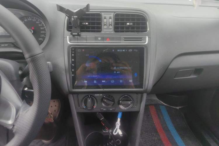 Used Volkswagen Polo 2016 1.4L Manual Fashion Model Audio And AC Panel