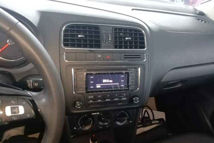 Used Volkswagen Polo 2016 1.6L Automatic Comfort Model Audio And AC Panel