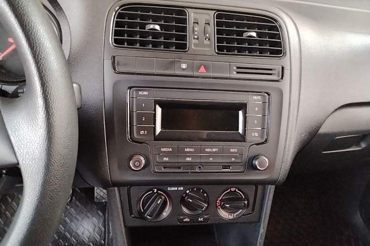 Used Volkswagen Polo 2016 1.4L Automatic Trendy Model Audio And AC Panel