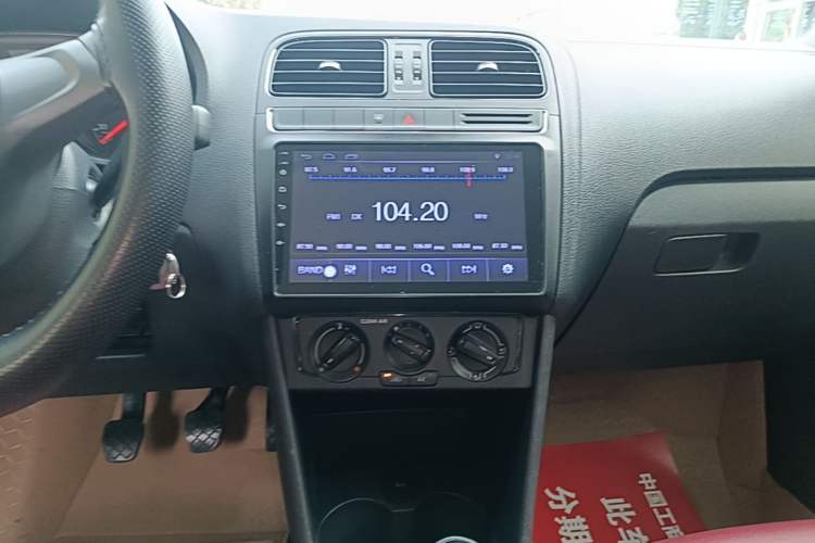 Used Volkswagen Polo 2016 1.4L Manual Fashion Model Audio And AC Panel