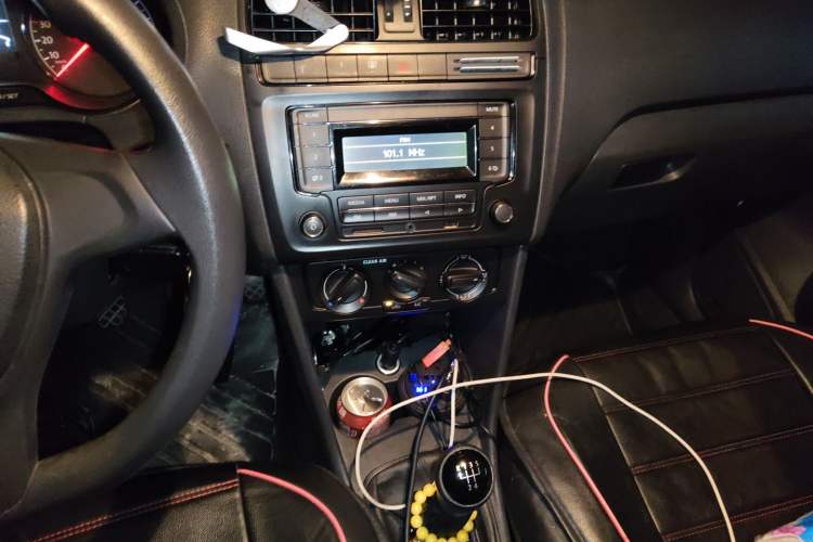 Used Volkswagen Polo 2016 1.4L Manual Fashion Model Audio And AC Panel
