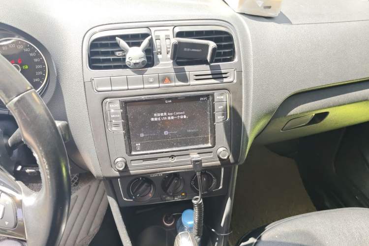 Used Volkswagen Polo 2016 1.6L Automatic Comfort Model Audio And AC Panel
