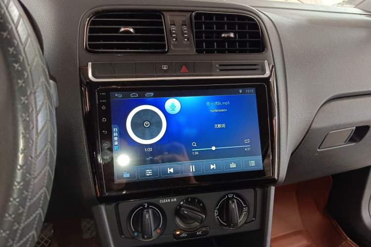 Used Volkswagen Polo 2016 1.4L Manual Fashion Model Audio And AC Panel