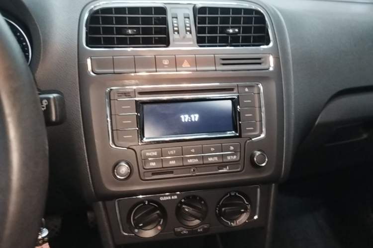 Used Volkswagen Polo 2016 1.6L Automatic Comfort Model Audio And AC Panel
