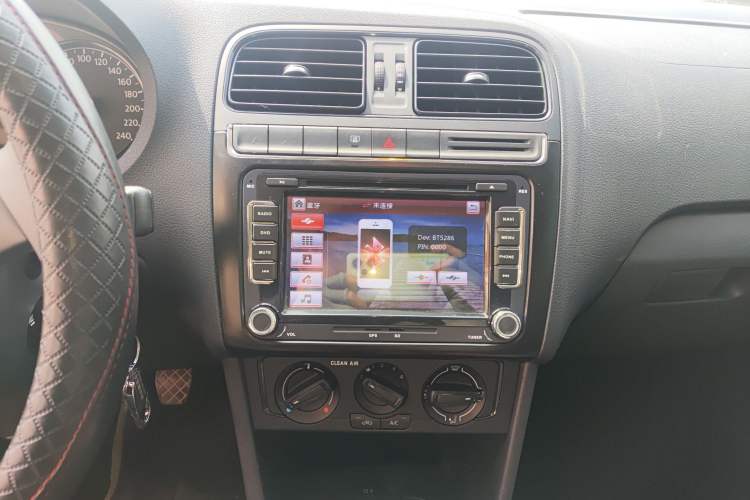 Used Volkswagen Polo 2016 1.4L Manual Fashion Model Audio And AC Panel