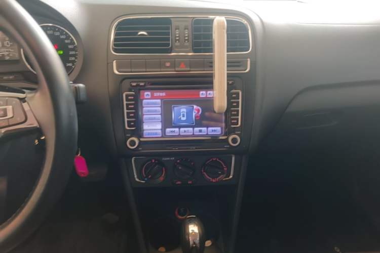 Used Volkswagen Polo 2016 1.6L Automatic Comfort Model Audio And AC Panel