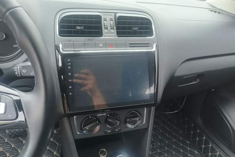 Used Volkswagen Polo 2016 1.6L Automatic Comfort Model Audio And AC Panel