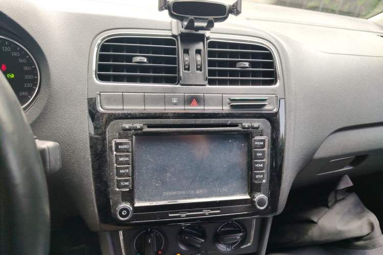Used Volkswagen Polo 2016 1.6L Automatic Comfort Model Audio And AC Panel