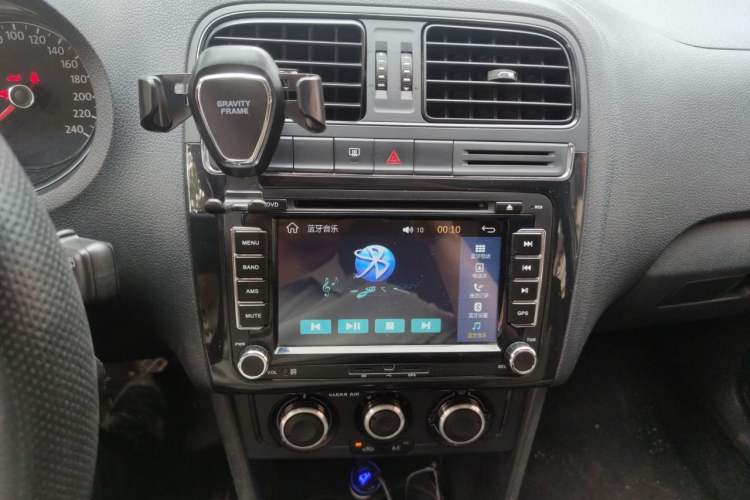 Used Volkswagen Polo 2016 1.4L Manual Fashion Model Audio And AC Panel