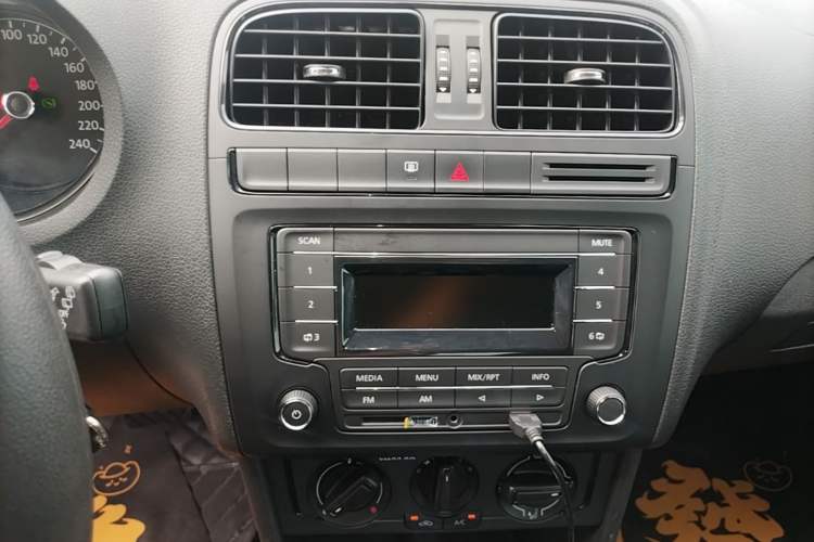 Used Volkswagen Polo 2016 1.4L Automatic Trendy Model Audio And AC Panel