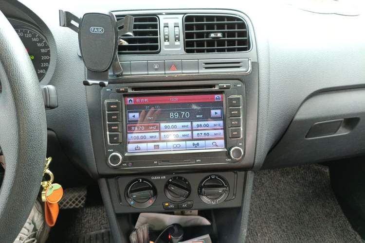 Used Volkswagen Polo 2016 1.4L Automatic Trendy Model Audio And AC Panel