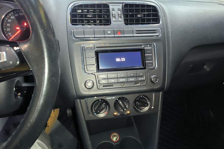 Used Volkswagen Polo 2016 1.6L Automatic Comfort Model Audio And AC Panel