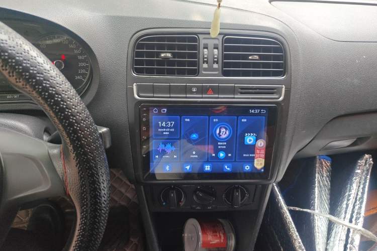 Used Volkswagen Polo 2016 1.4L Manual Fashion Model Audio And AC Panel