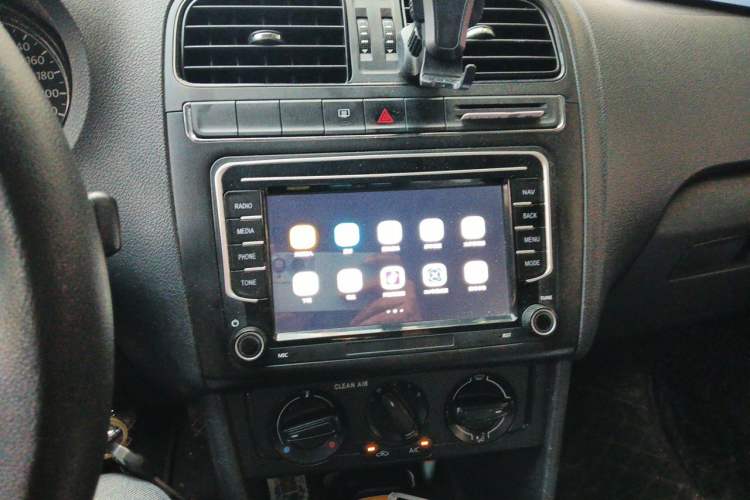 Used Volkswagen Polo 2016 1.4L Manual Fashion Model Audio And AC Panel