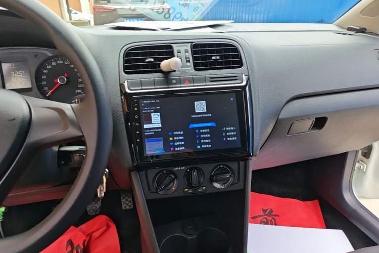 Used Volkswagen Polo 2016 1.4L Manual Fashion Model Audio And AC Panel