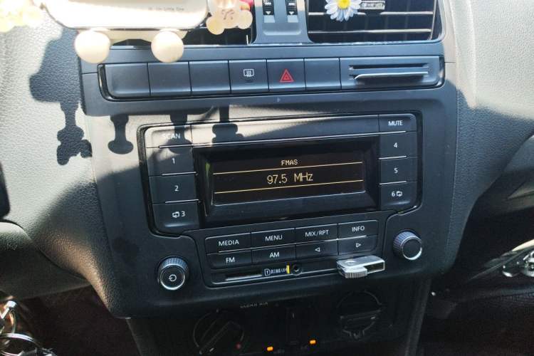 Used Volkswagen Polo 2016 1.4L Automatic Trendy Model Audio And AC Panel