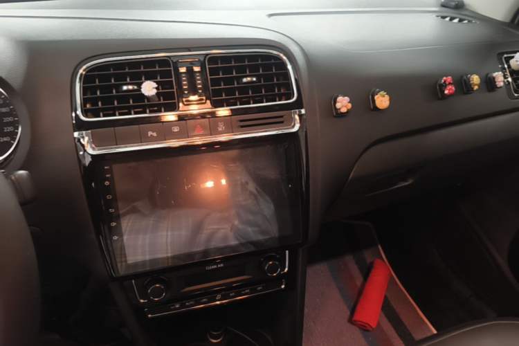 Used Volkswagen Polo 2016 1.6L Automatic Luxury Model Audio And AC Panel