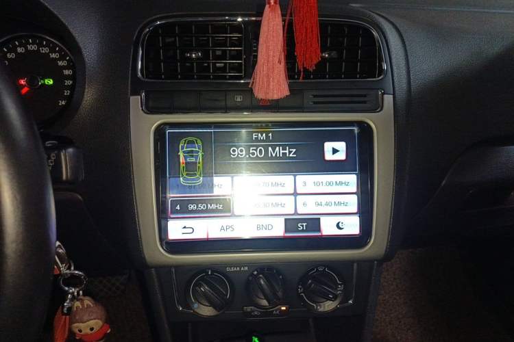 Used Volkswagen Polo 2016 1.6L Automatic Comfort Model Audio And AC Panel
