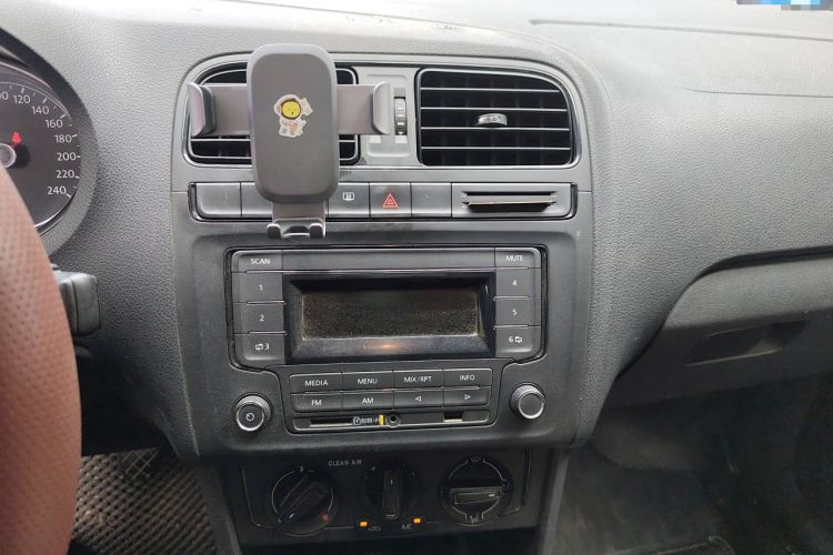 Used Volkswagen Polo 2016 1.4L Manual Fashion Model Audio And AC Panel