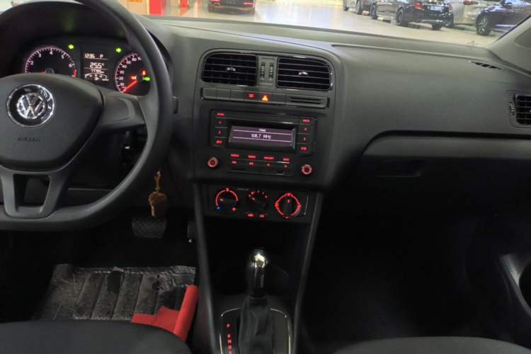 Used Volkswagen Polo 2016 1.4L Automatic Trendy Model Audio And AC Panel