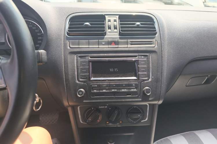 Used Volkswagen Polo 2016 1.6L Automatic Comfort Model Audio And AC Panel
