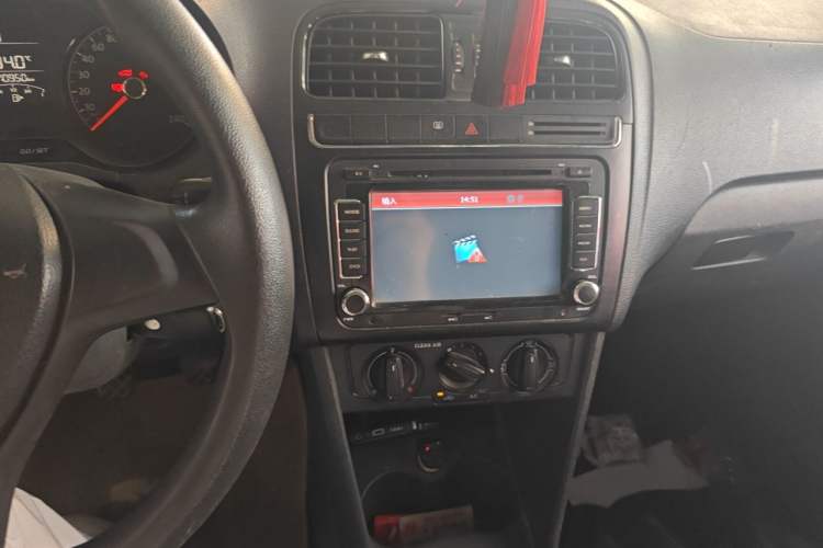 Used Volkswagen Polo 2016 1.4L Manual Fashion Model Audio And AC Panel