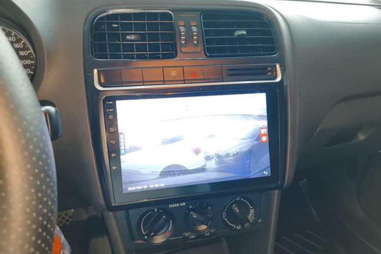 Used Volkswagen Polo 2016 1.4L Manual Fashion Model Audio And AC Panel