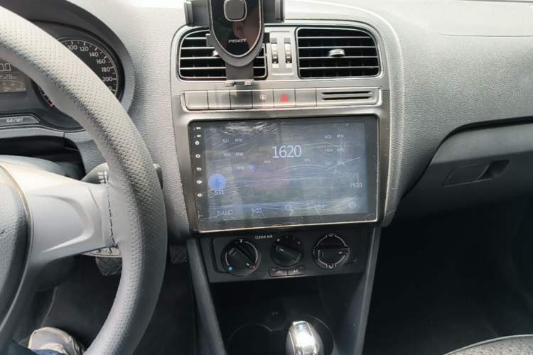 Used Volkswagen Polo 2016 1.4L Automatic Trendy Model Audio And AC Panel